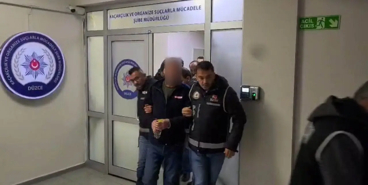 Yolcu otobüsünde silah atölyesi gibi sevkiyat! 3