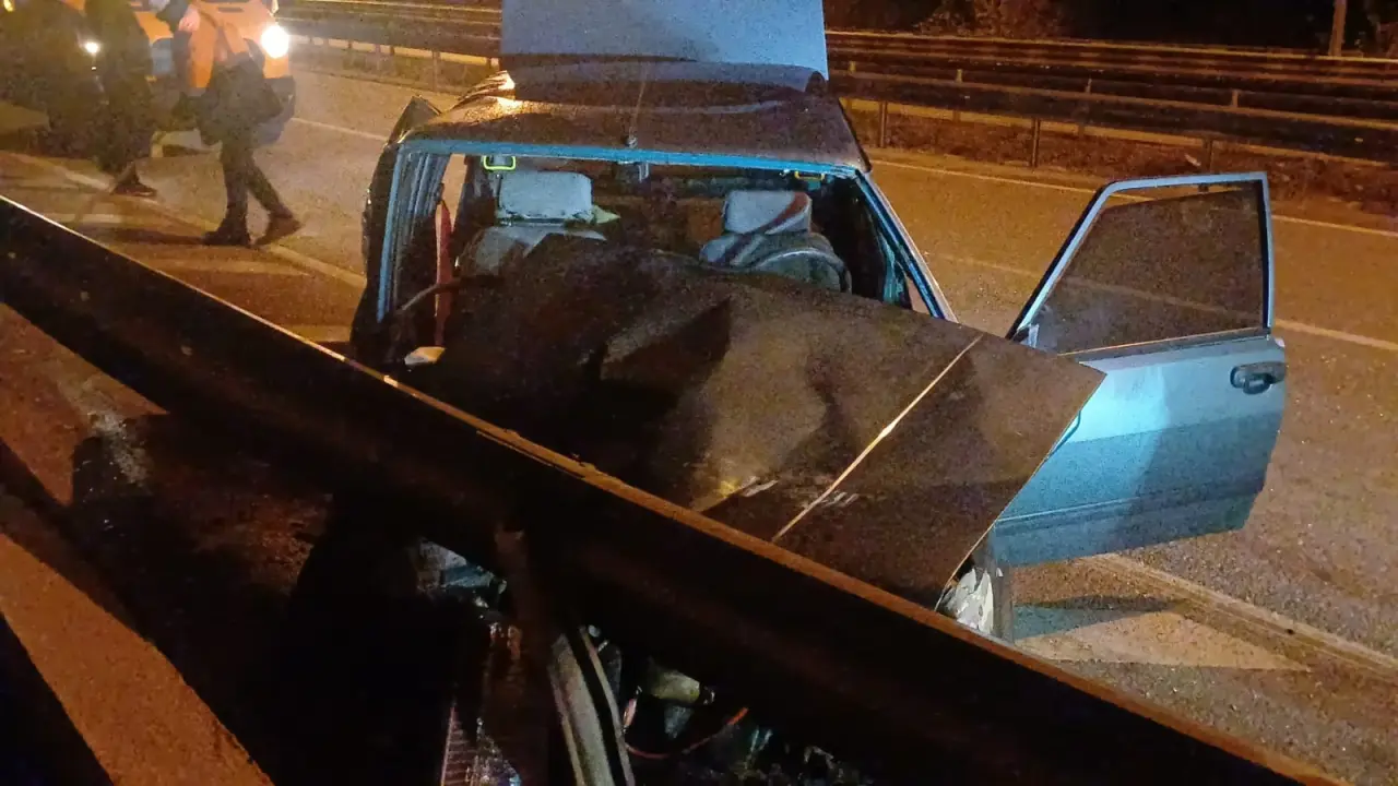 Hitit kampüsü önünde feci kaza! Otomobil paramparça oldu 1