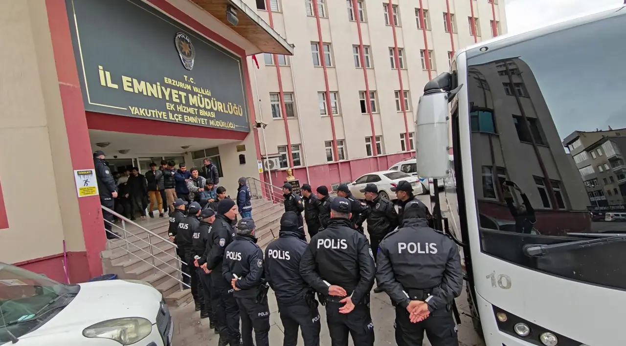 Erzurum'da polis kaçak göçe dur dedi 2