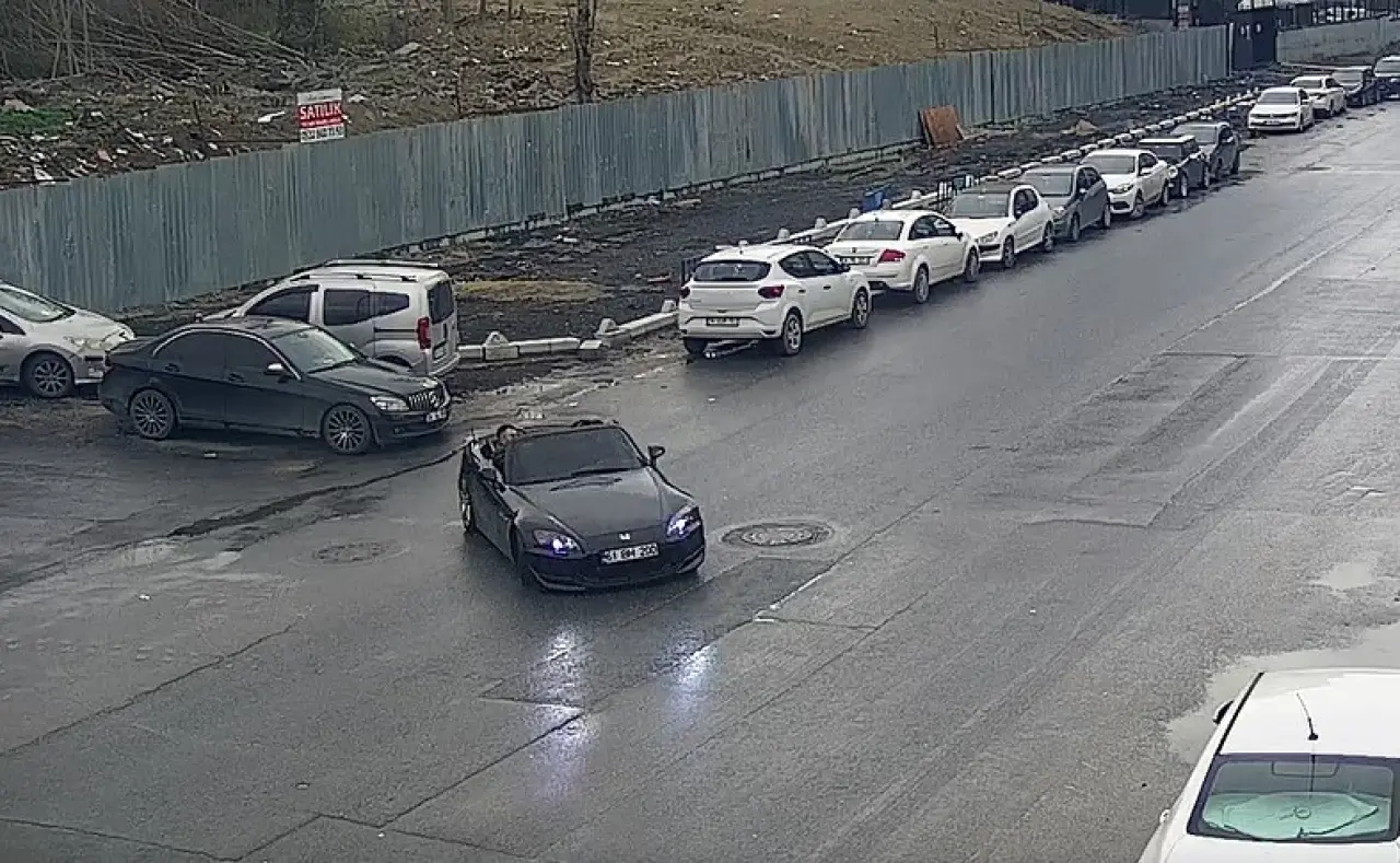 İstanbul'da ölüm dansı! Trafiğin ortasında drift yapan sürücü kamerada 2