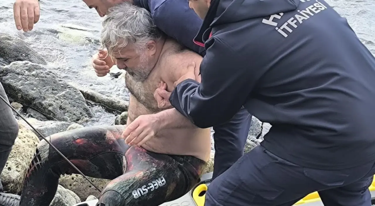 Balık avı kâbusa döndü! Zıpkın bacağına saplandı 1