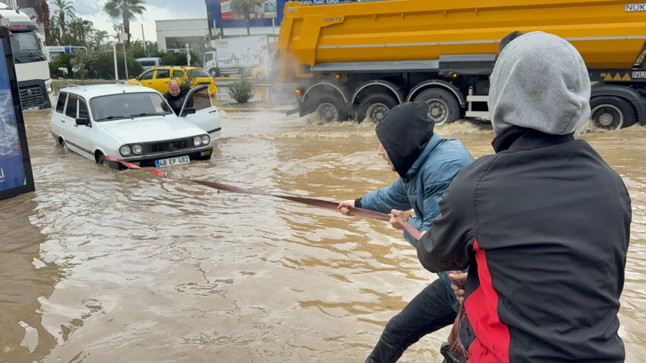Bodrum’da sel kabusu! Şiddetli yağış ilçeyi durma noktasına getirdi 1