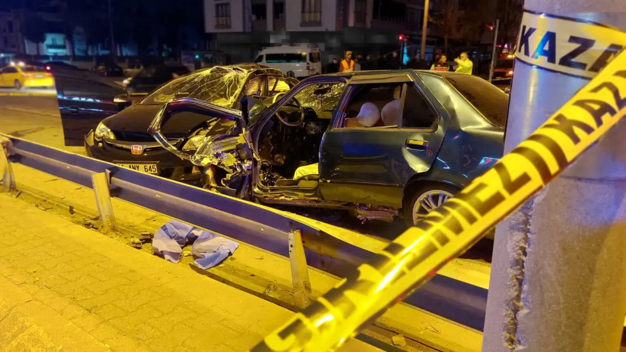 Sakarya’da ölüm getiren çarpışma! 1 ölü 3 yaralı 1