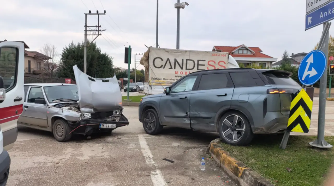 Bursa’da sürat ve ihmal bir araya geldi: Kaza kaçınılmaz oldu! 1