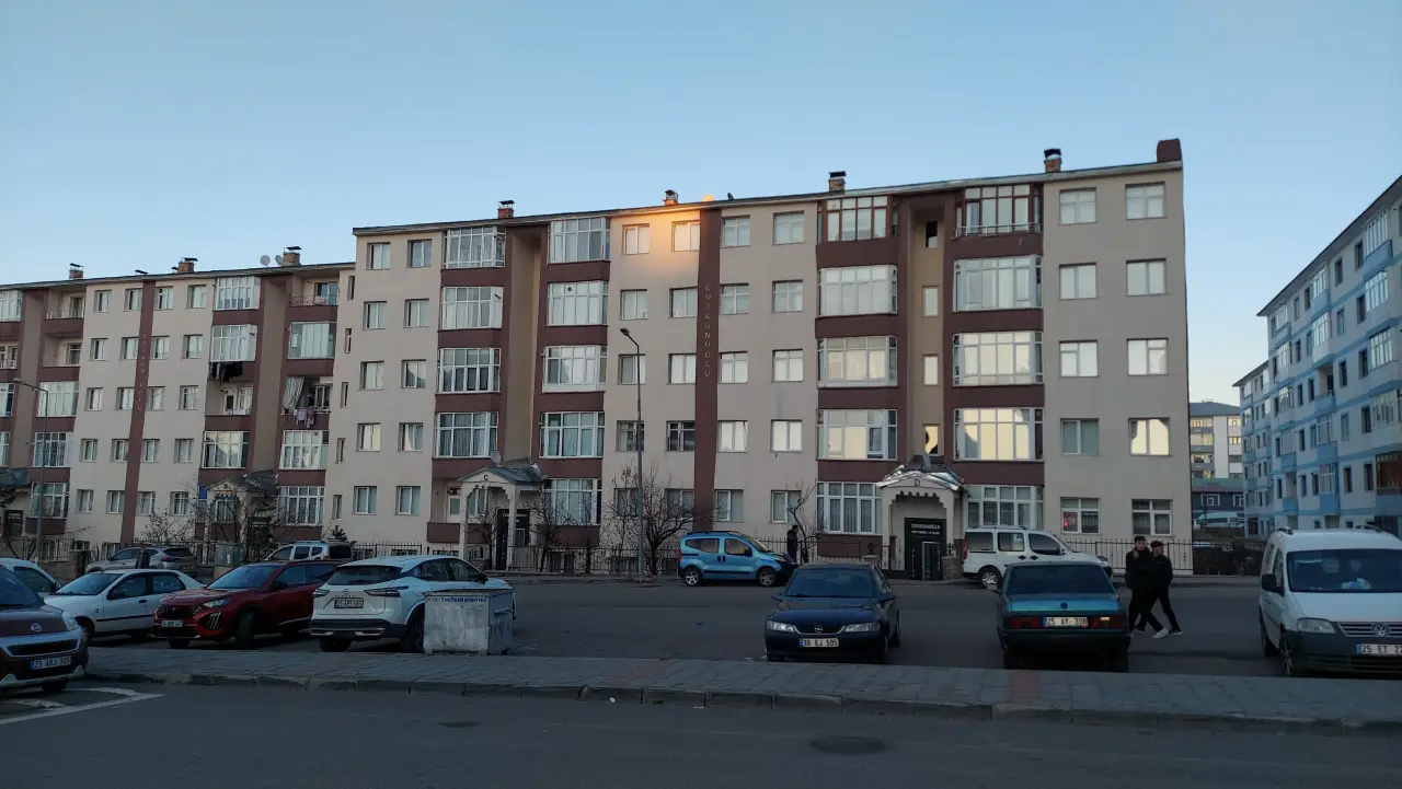 Erzurum’da çatıdaki kontrol bir anda felakete dönüştü! 3