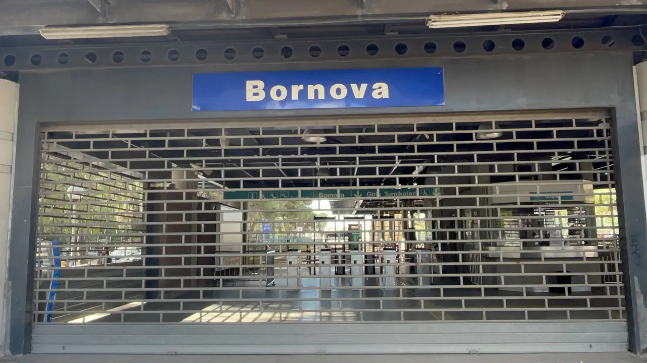 İzmir metrosunda korku dolu anlar: Vagon raydan çıktı 4