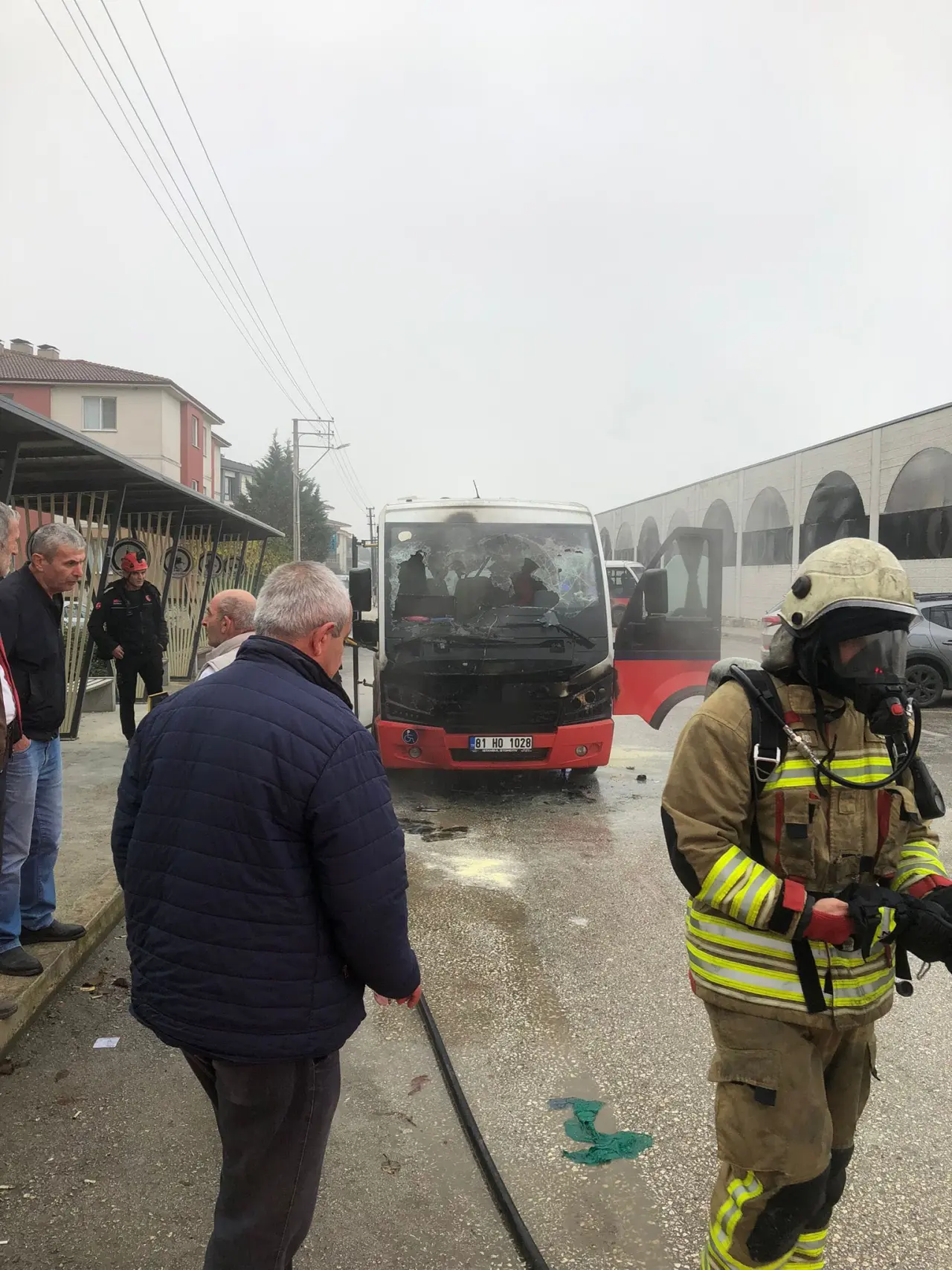 Düzce’de yangın paniği! Halk otobüsü alev aldı 4