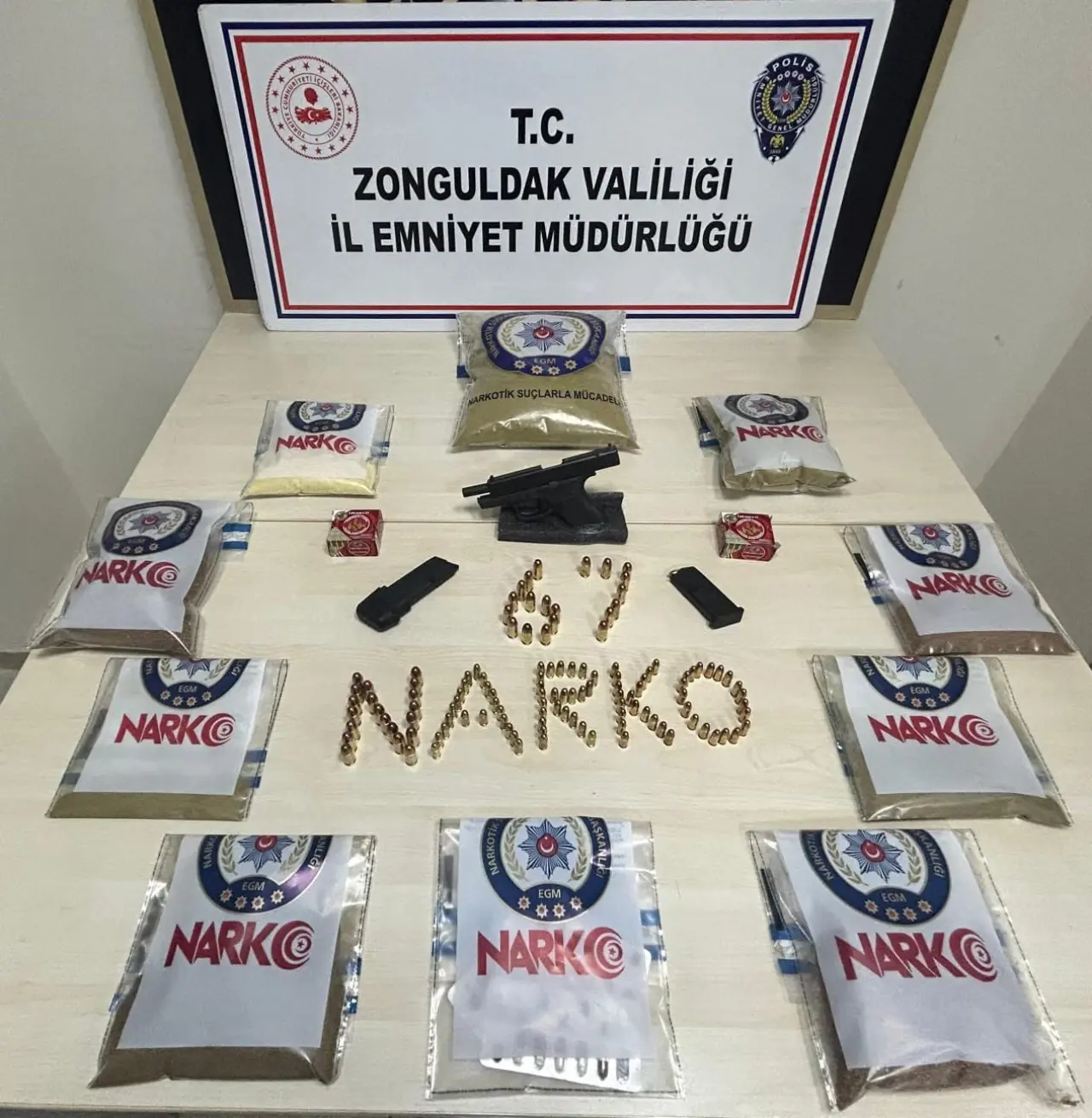 Aşk değil zehir taşıdılar! 3 bin 152 hapla suçüstü 3