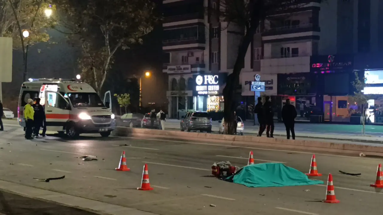 Kahramanmaraş'ta yarış yaptıkları öne sürülen araçlar motosikleti biçti! 1 ölü, 1 ağır yaralı 1