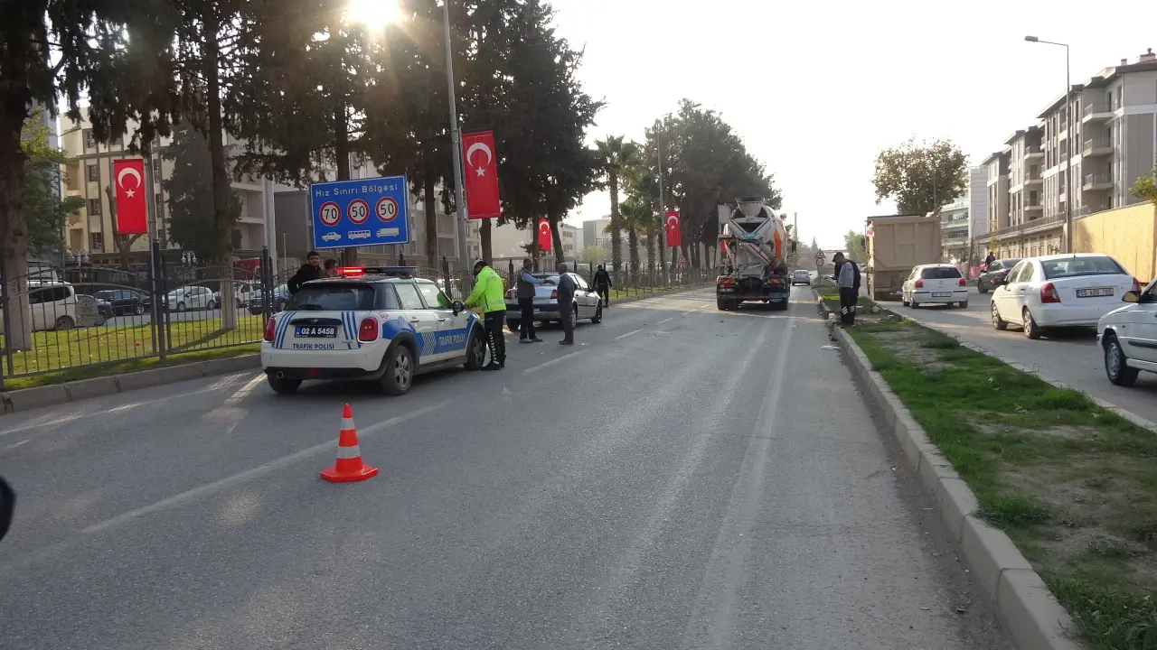 Adıyaman'da beton mikseriyle otomobil çarpıştı! Şehrin kalbi durdu 4