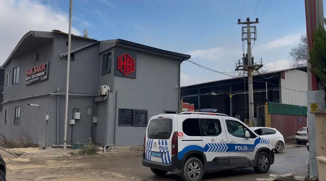 Bursa'da yangın alarmı! Elektrik panosu patladı, fabrika alev aldı 3