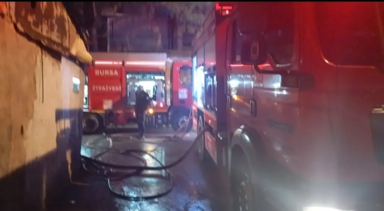 Bursa’da korkutan yangın! Gece yarısı alevler her yeri sardı 5