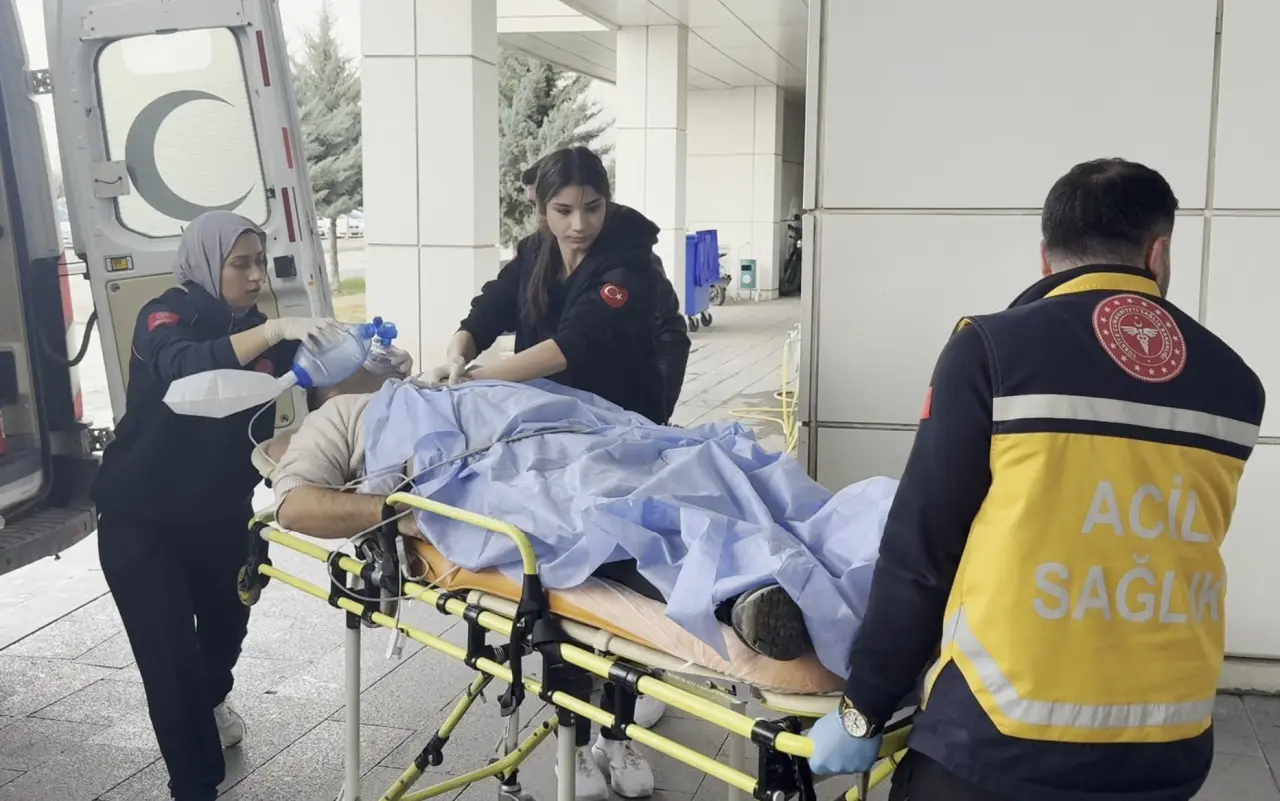 Aksaray’da kaza sonrası şok: Yakınını görünce kalp krizi geçirdi 4