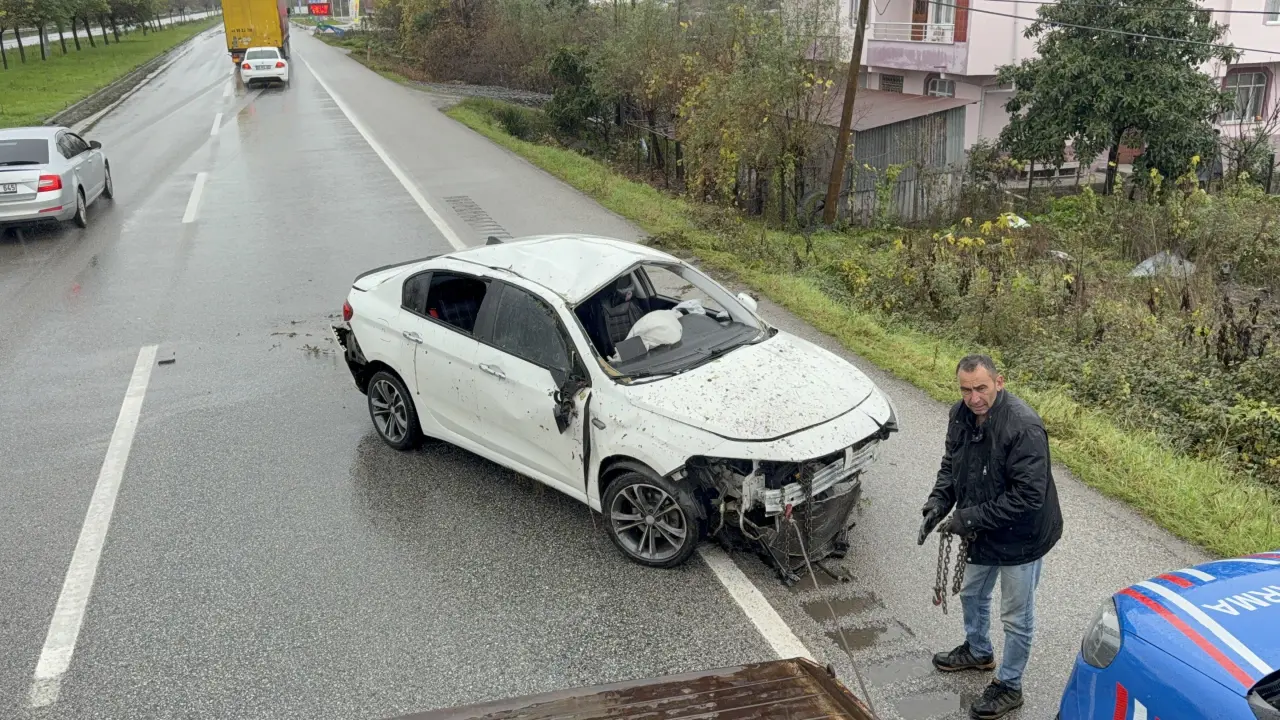 Kontrolden çıkan araç takla attı! 3 yaralı 3