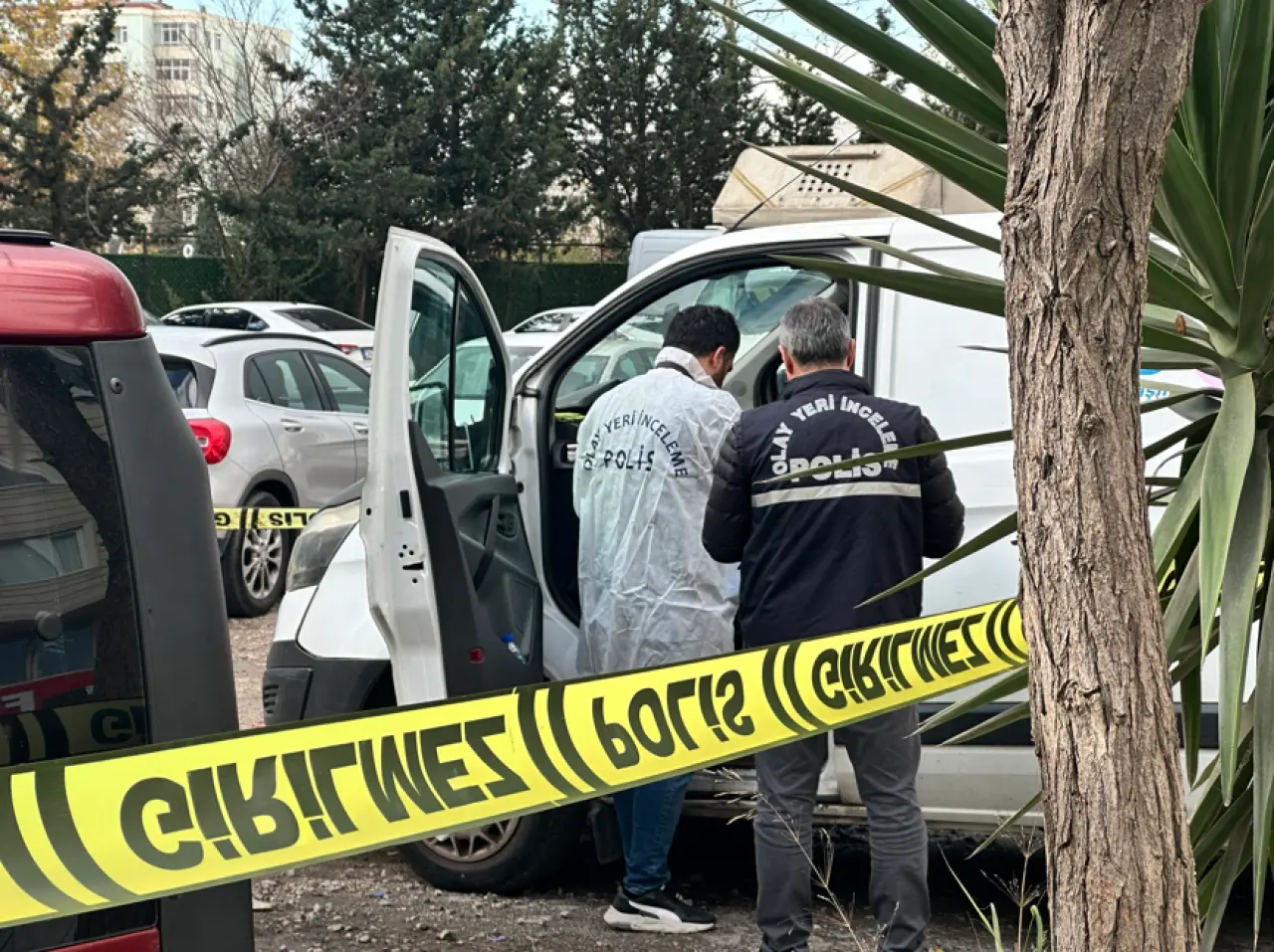 Maltepe'de kargo çalışanı araçta ölü bulundu! 3
