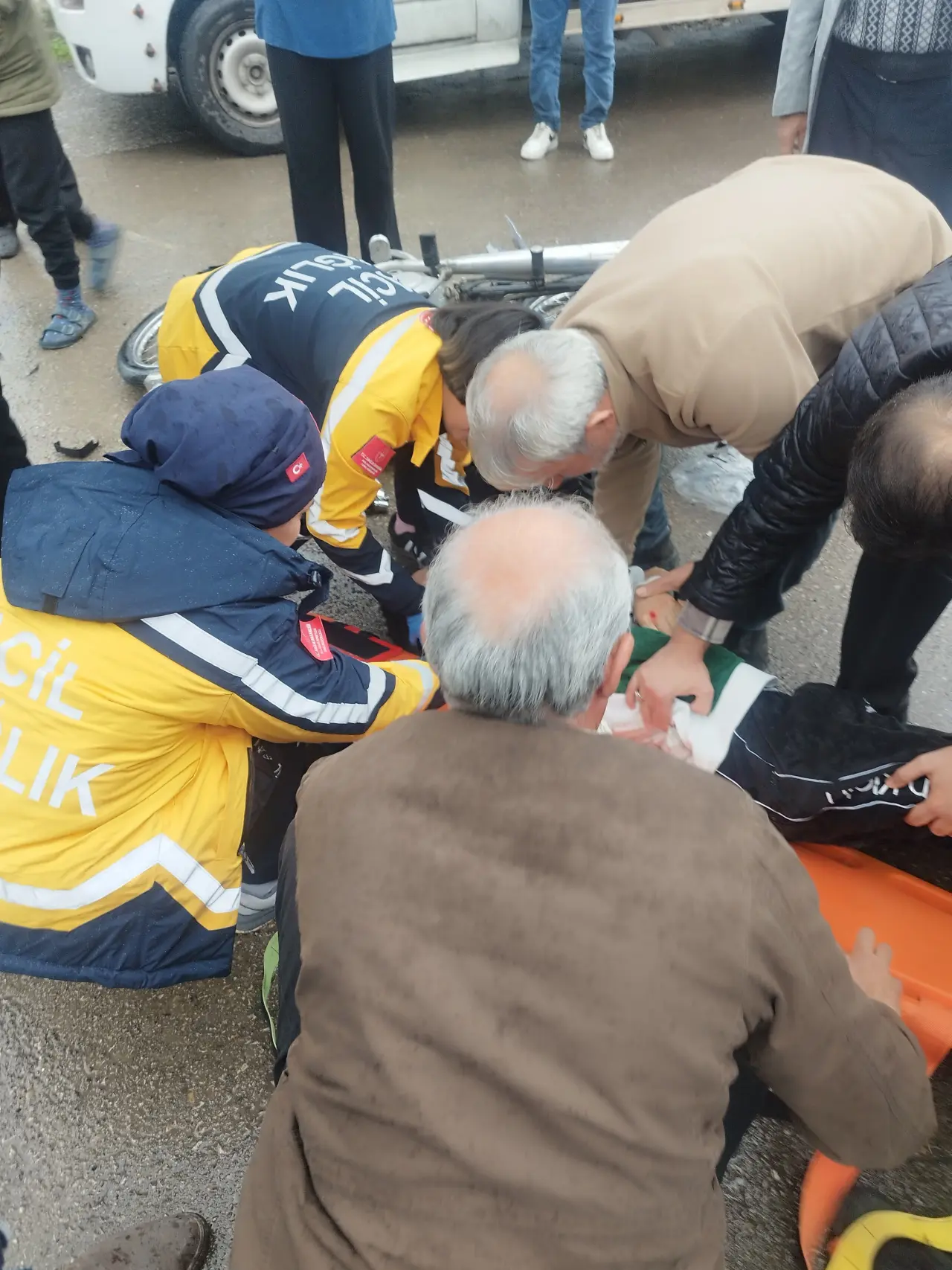 Motosikletli genç ölümden döndü: “Polisler haklıymış, kask hayat kurtarıyor” 4
