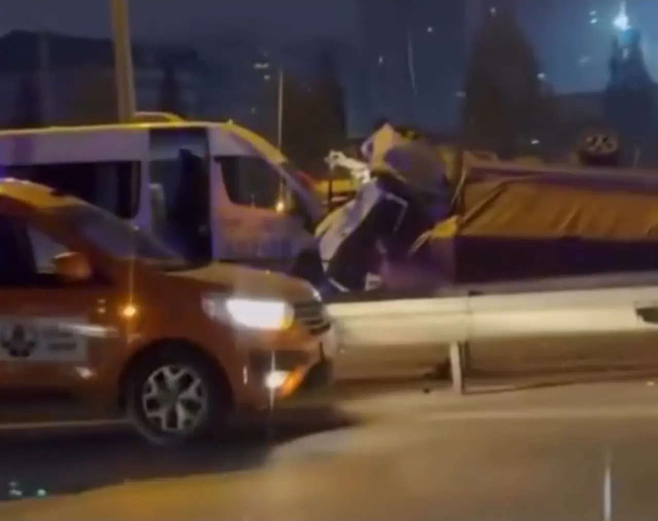 TEM Otoyolu’nda zincirleme kaza! Trafik felç oldu 1
