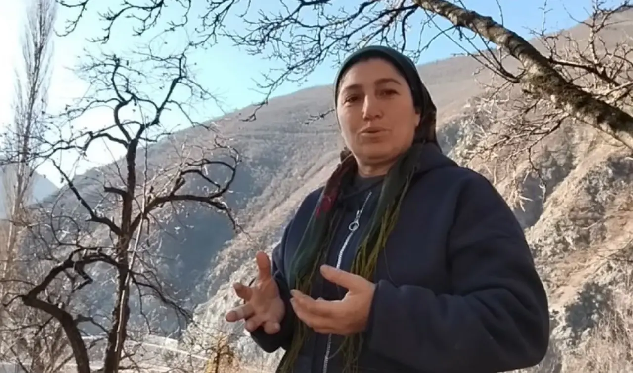 Bahçeye giren fareyle konuştu! Hurma ikram etti 2