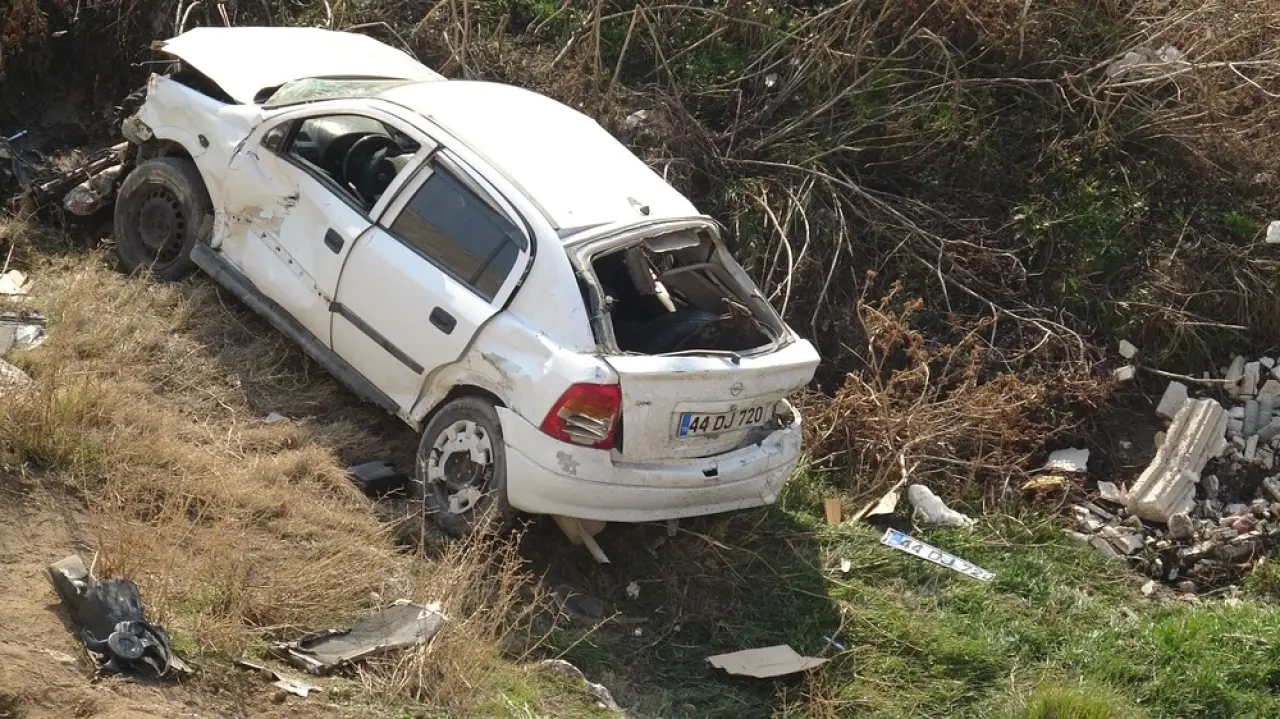Malatya'da köprüden uçan araçta feci son! 1 ölü, 2 yaralı 1