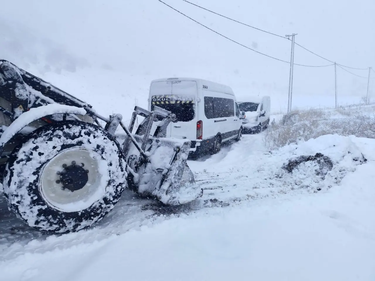 Kar Şırnak’ı felç etti! Yüzlerce araç yolda mahsur kaldı 1