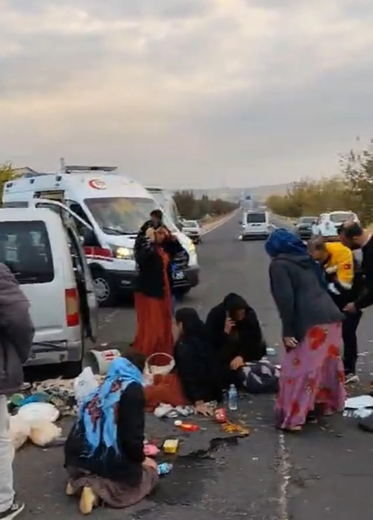 Sanayi bölgesi çıkışında şiddetli çarpışma! 11 kişi yaralandı 1