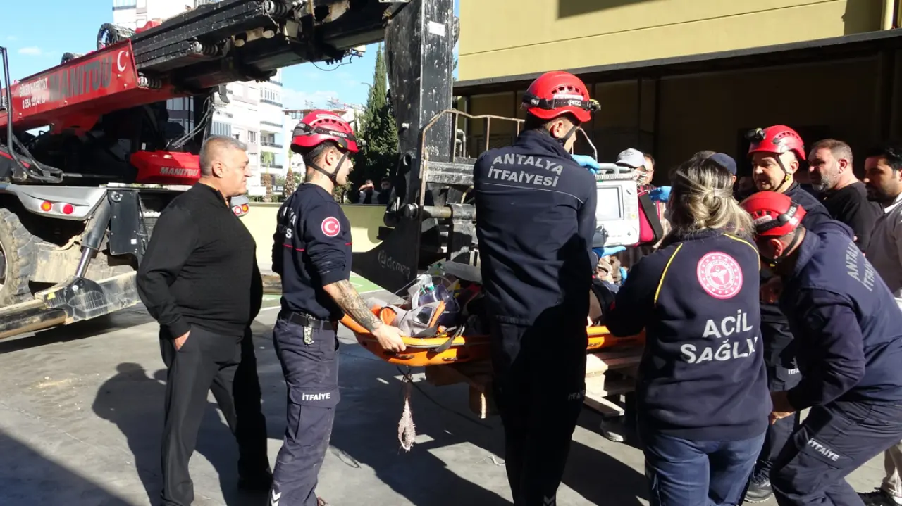 Antalya’da inşaat faciası! 5. kattan 2. kata çakılan işçi ağır yaralı 6