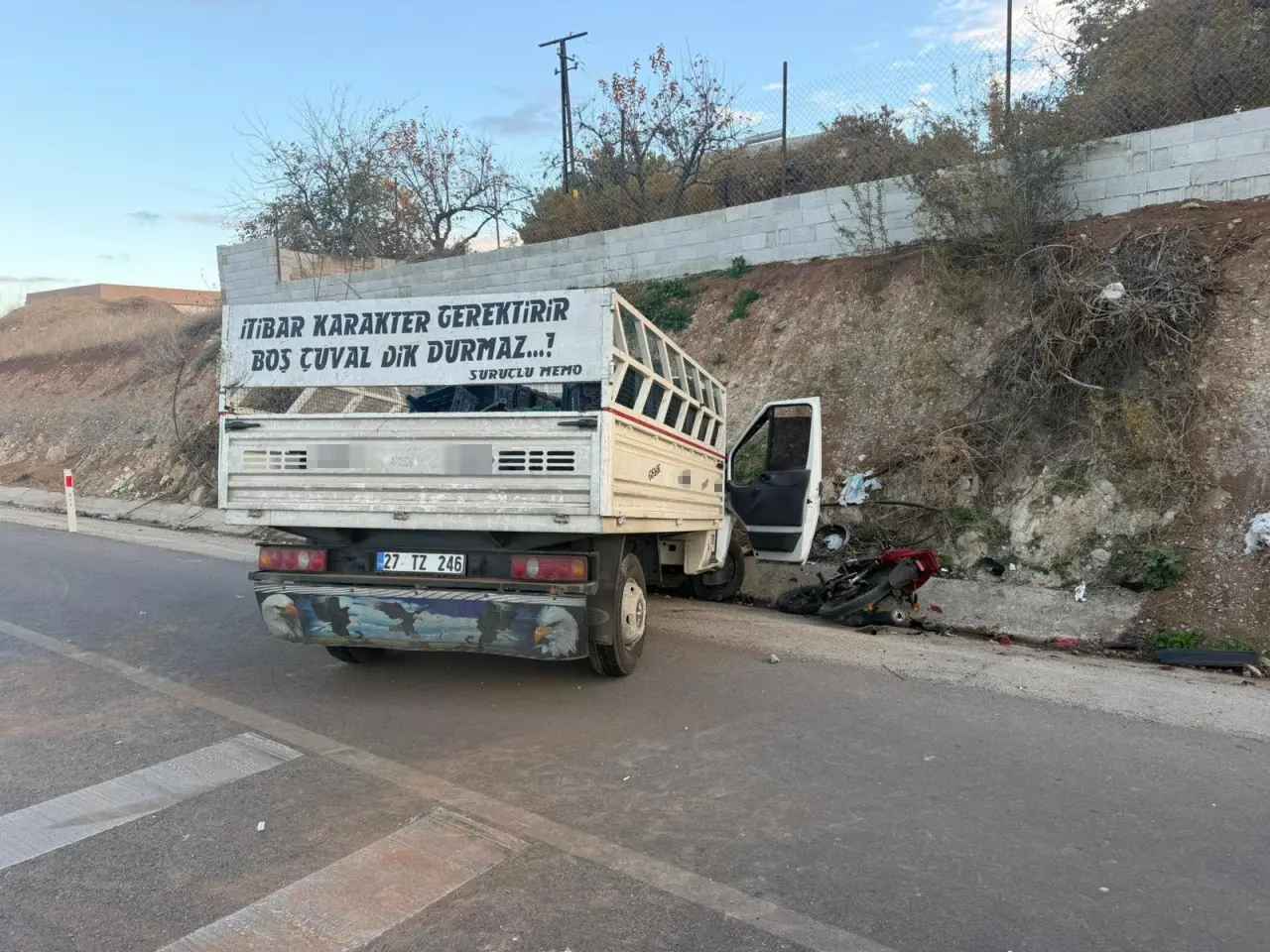 Şanlıurfa’da korkunç kaza! Motosiklet ve kamyonet çarpıştı 4