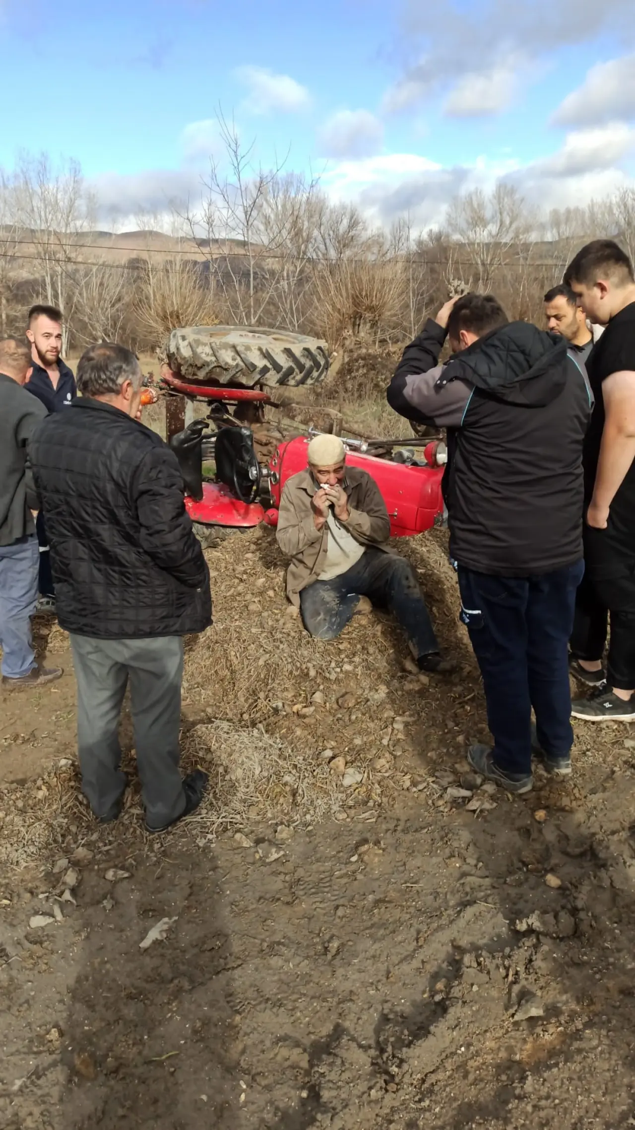 Cenaze yolculuğu kaza ile kesildi! Traktörle çarpıştı 2