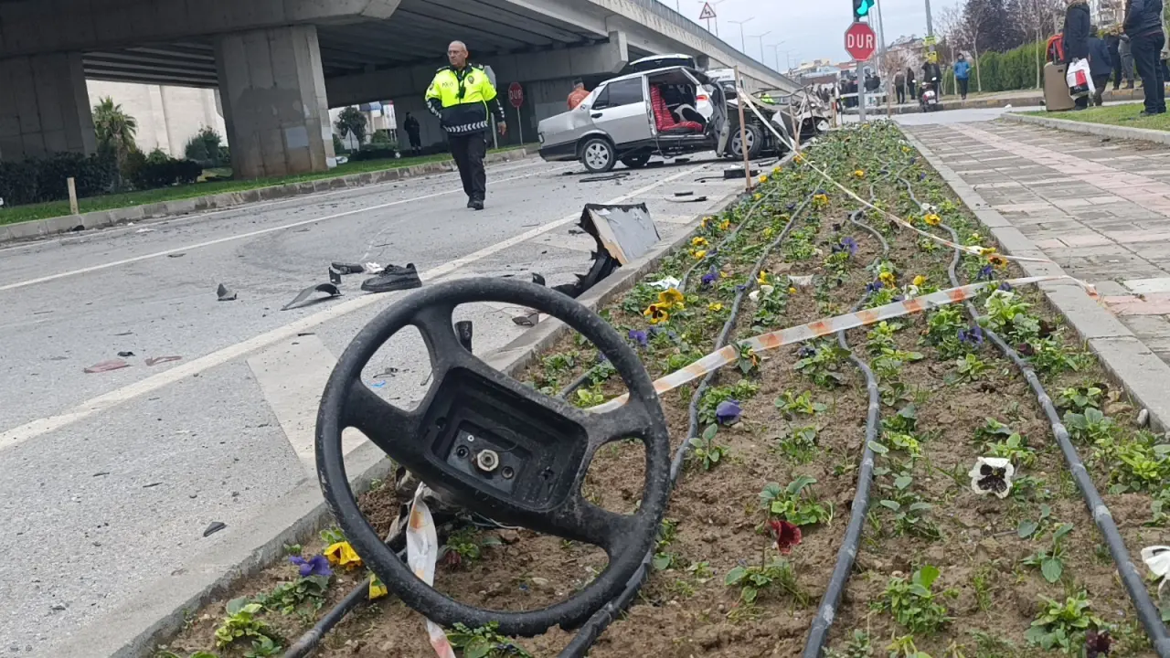 Ambulansa yol vermek isterken facia! Manavgat’ta ortalık savaş alanına dündü 2