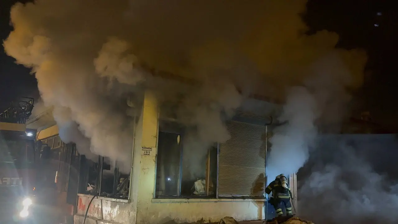 Erzincan’da alev dehşeti! İş yeri kısa sürede kül oldu 2