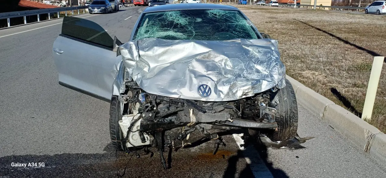 Denizli Acıpayam'da feci kaza! Araç takla attı, sürücü sıkıştı 4