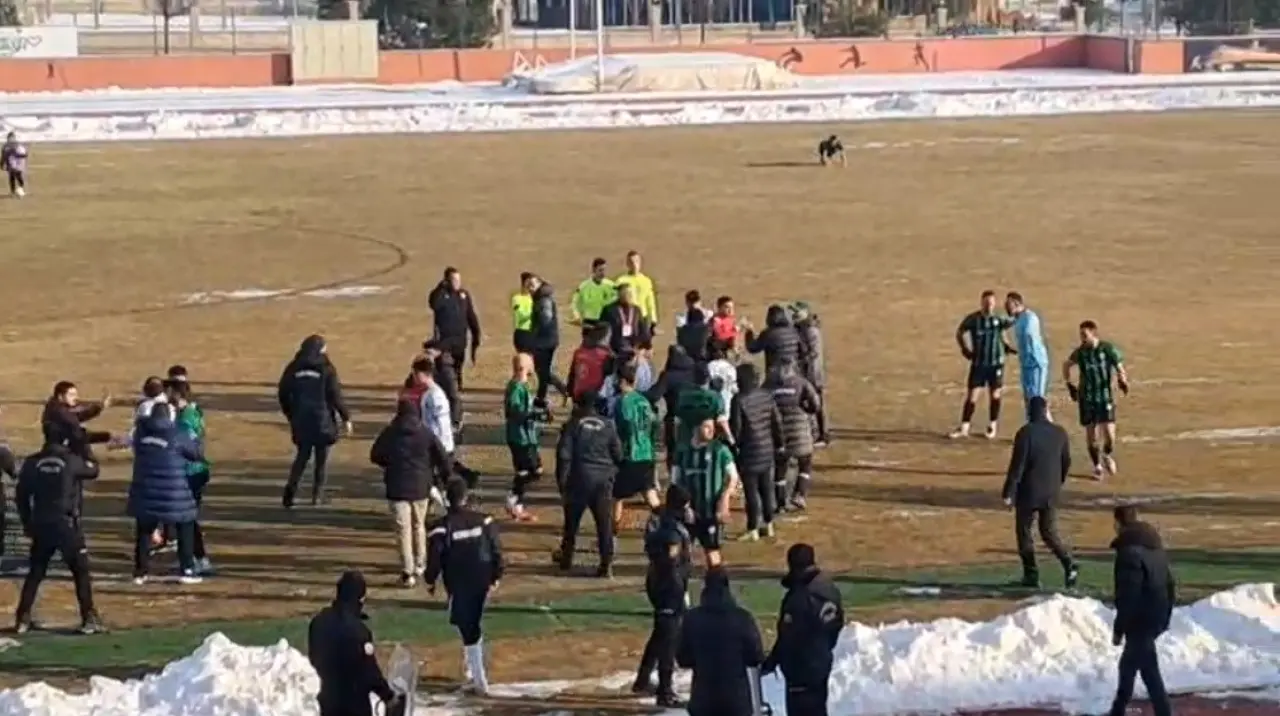BAL Ligi’nde skandal anlar! Futbolcular tekme tokat birbirine girdi 2