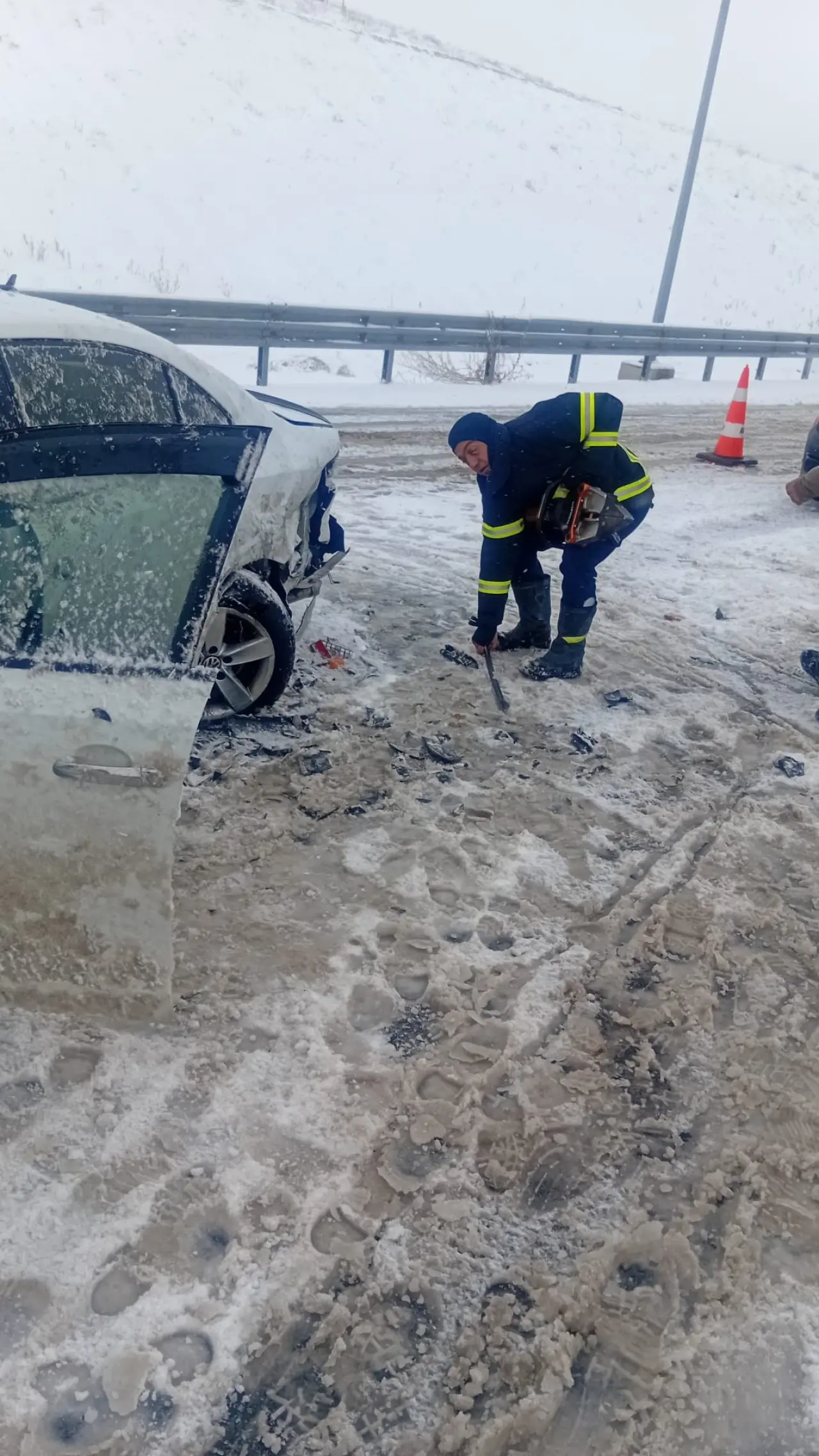 Aksaray'da kar kazayı beraberinde getirdi: Peş peşe çarpışma, 3 yaralı! 4