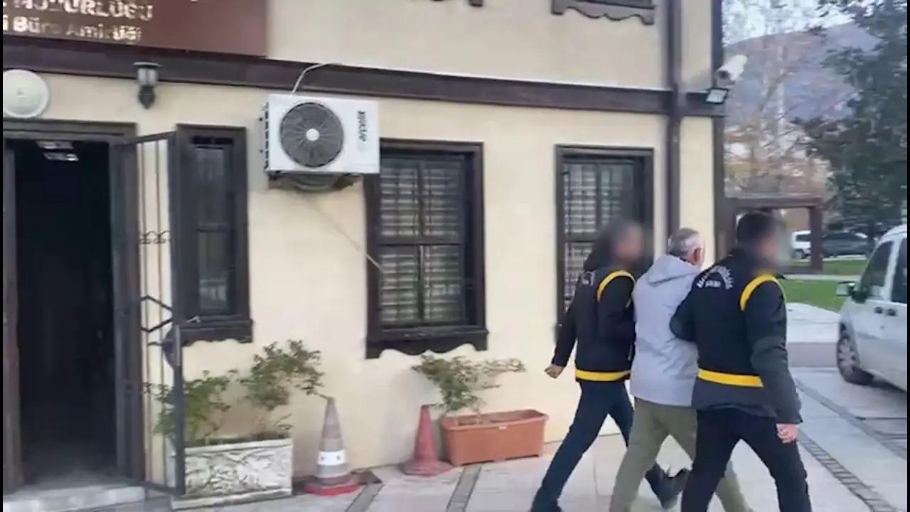 Alışveriş yapar gibi yaptı, telefonu çaldı 5