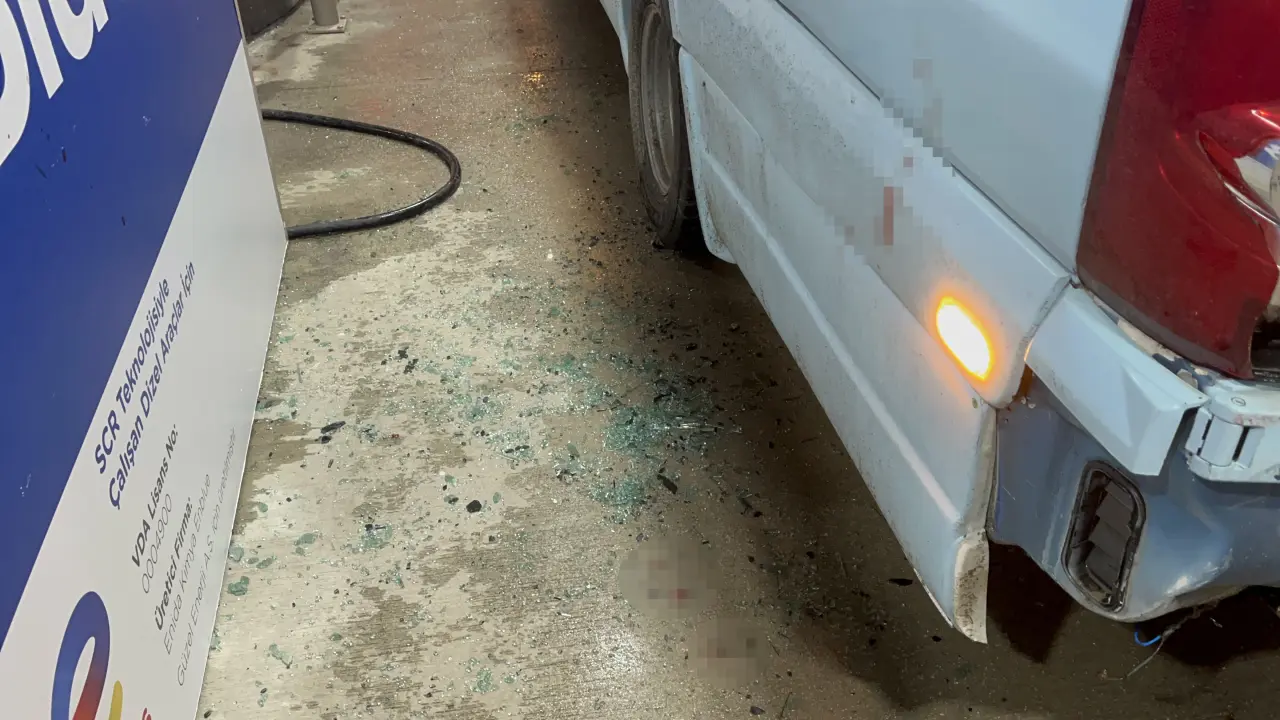Alkol kontrolünde çılgına döndü: Camı kırıp kafasını yaraladı! 2