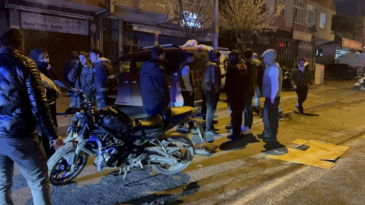 Çorlu’da feci kaza! Motosikletle aracın çarpışma anı kamerada 4