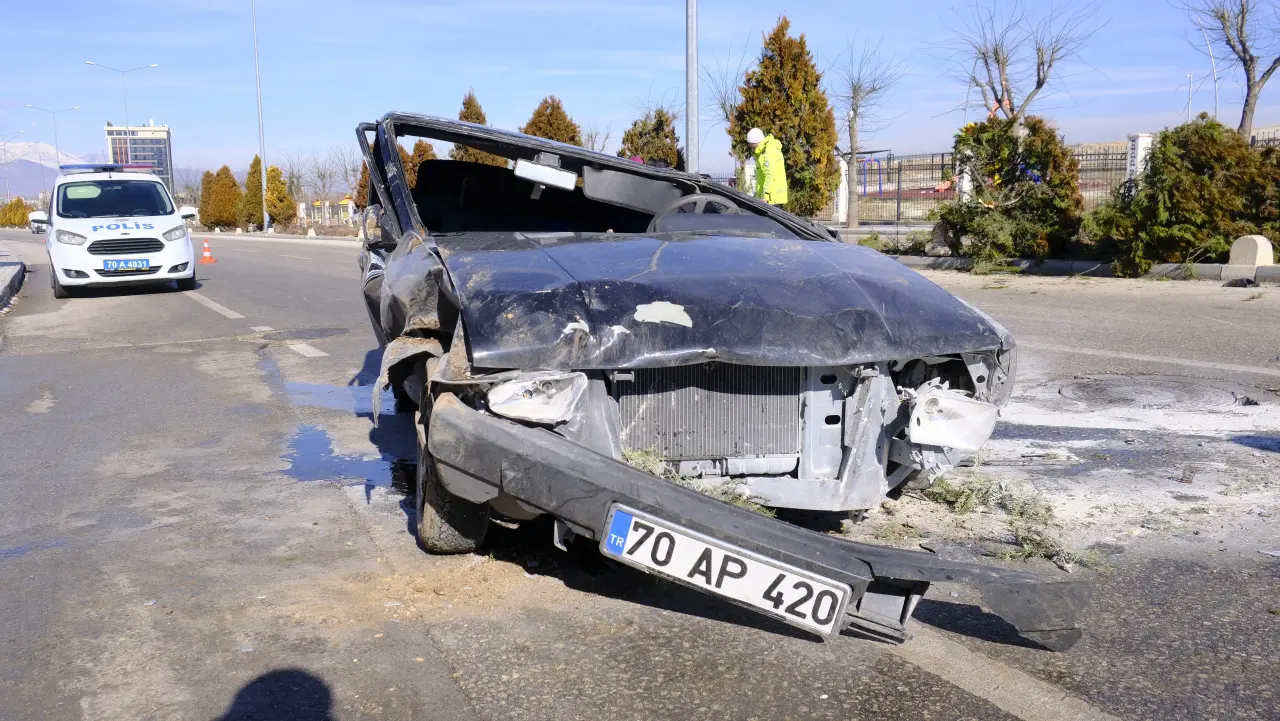 'Annemi arıyordum' dedi, takla attı! Pert olan araçtan şans eseri kurtuldu 5