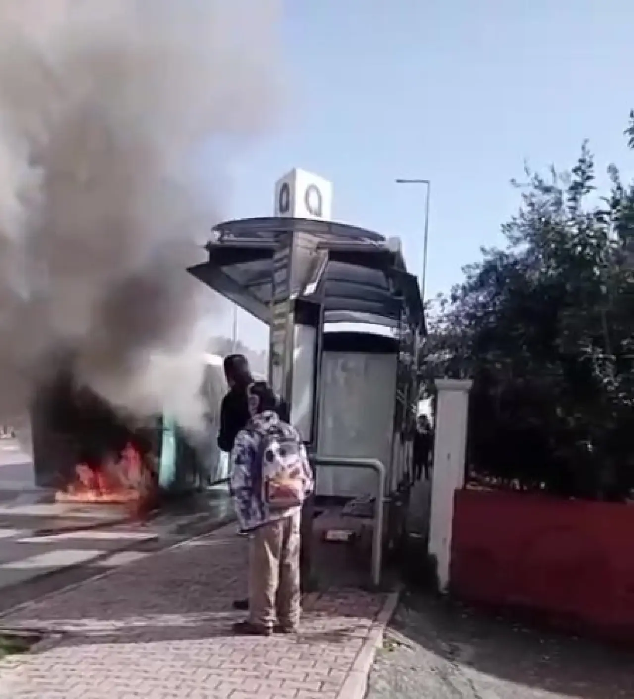 Otobüs yanarken içinde yolcu vardı! Antalya’da korku dolu anlar 1