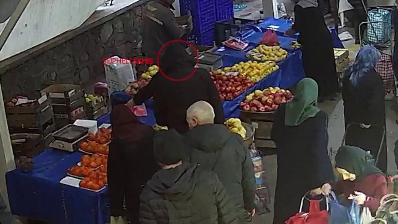 Alışveriş yapar gibi yaptı, telefonu çaldı 3