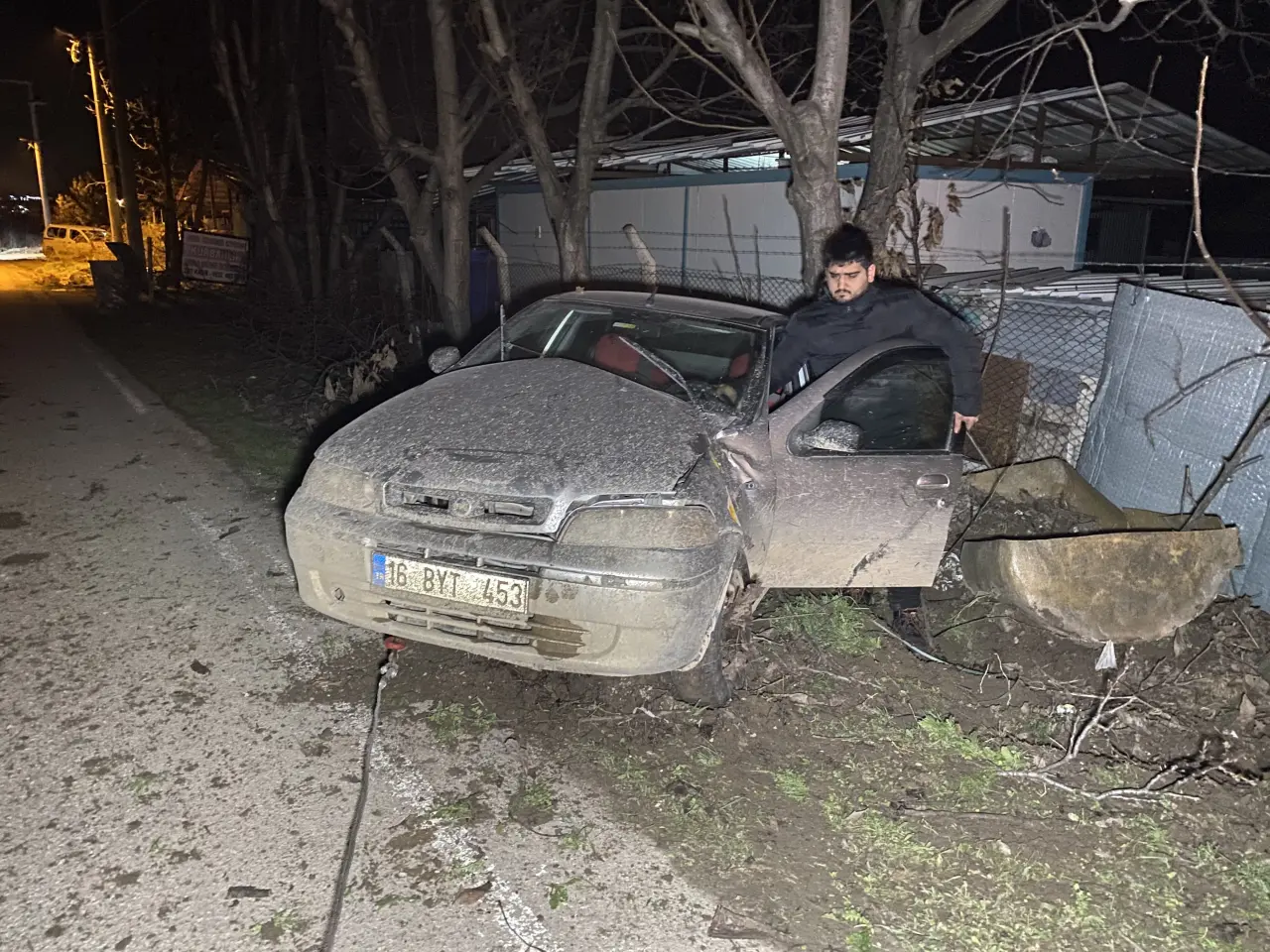 Bursa’da feci kaza! Kontrolden çıkan araçta 4 genç kız yaralandı 1