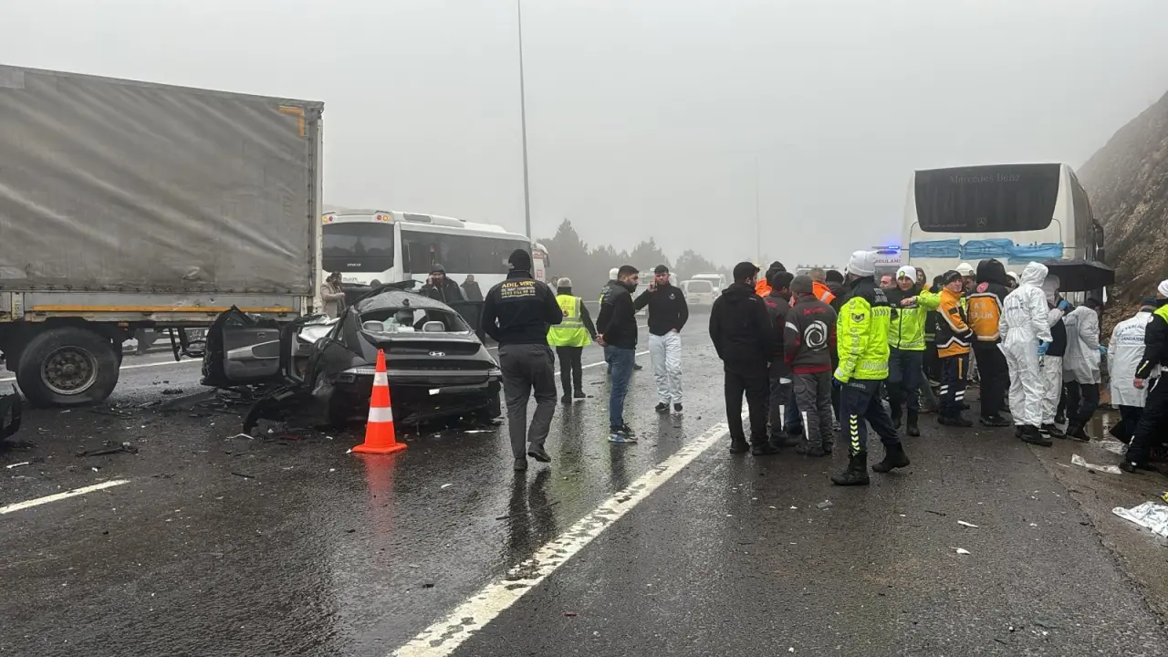 Gaziantep’te sis faciası! Zincirleme kazada 2 ölü, 10 yaralı 1