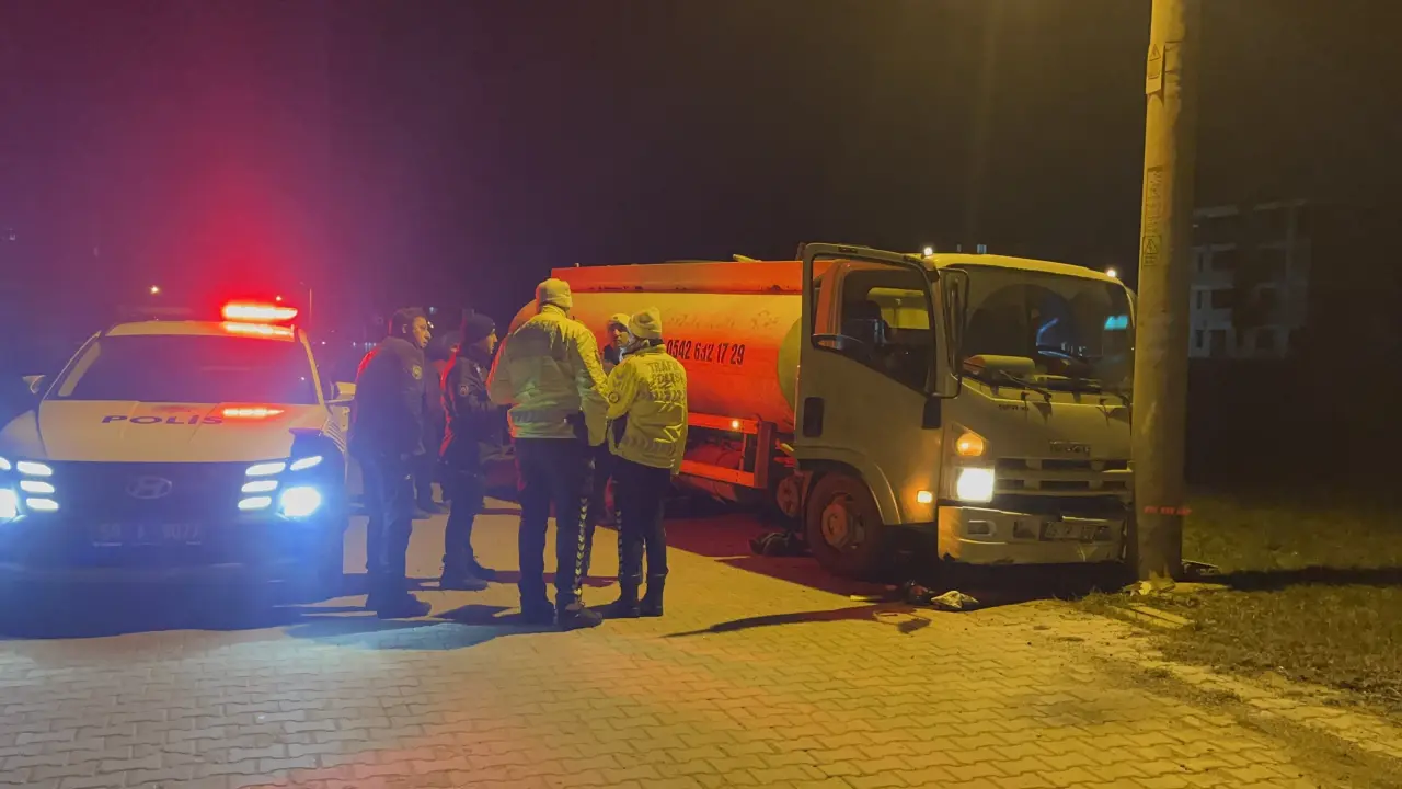 Koyun sürüsünü görünce direksiyonu kırdı, kaza kaçınılmaz oldu! 1