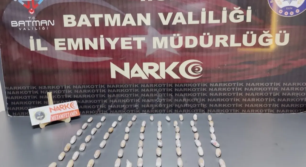 Yolcunun midesinden 64 parça uyuşturucu çıktı! Görenler gözlerine inanamadı 4