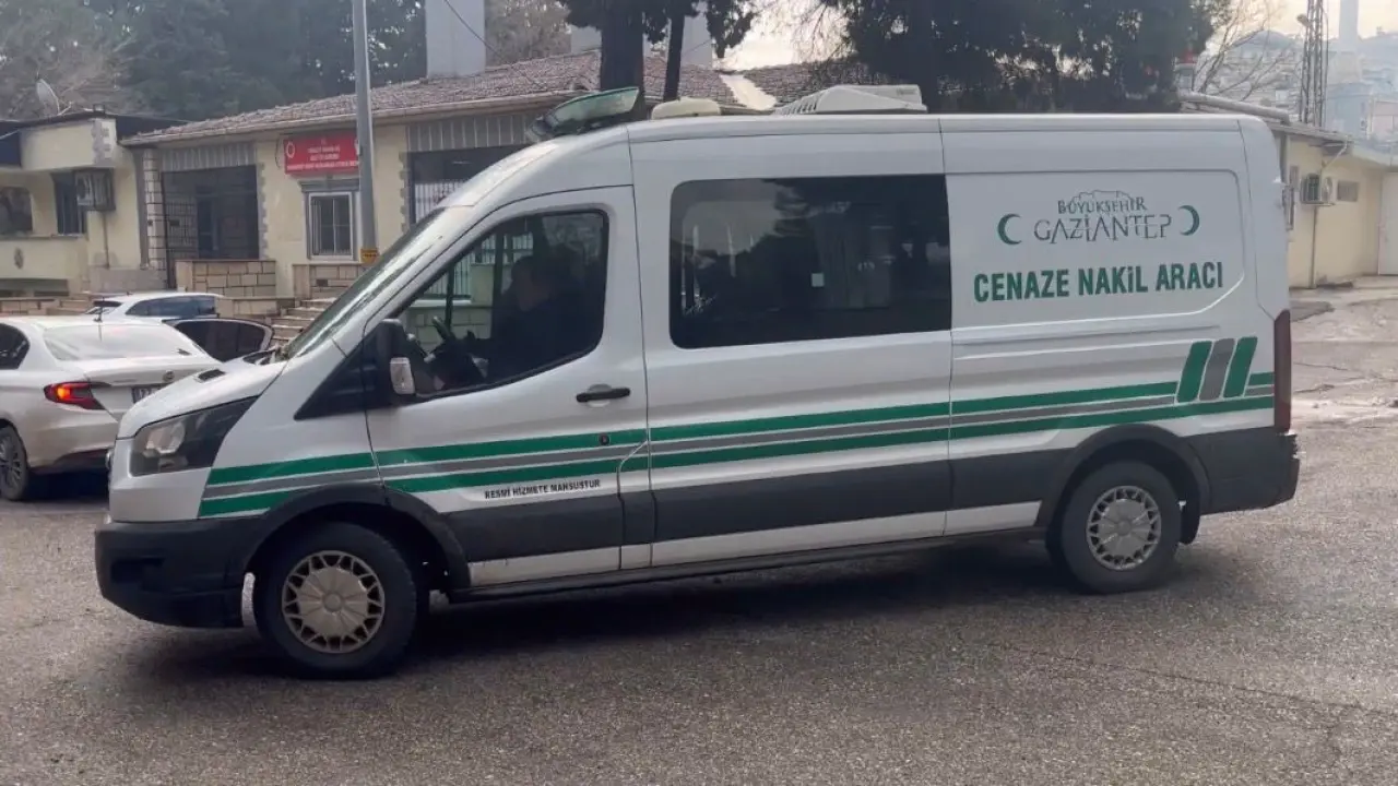 Gaziantep’te 3 araç burun buruna çarpıştı: 1 ölü, 6 yaralı 3