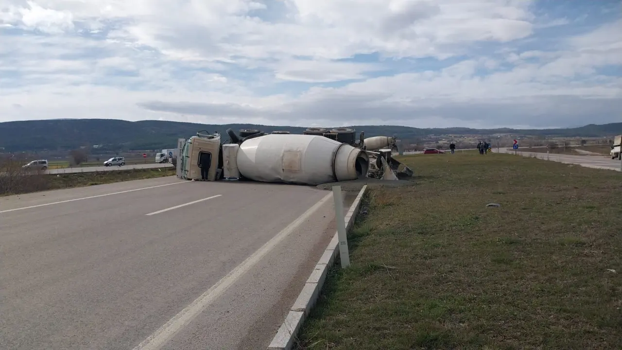 Kütahya'da beton mikserleri birbirine girdi! Ortalık savaş alanına döndü 1