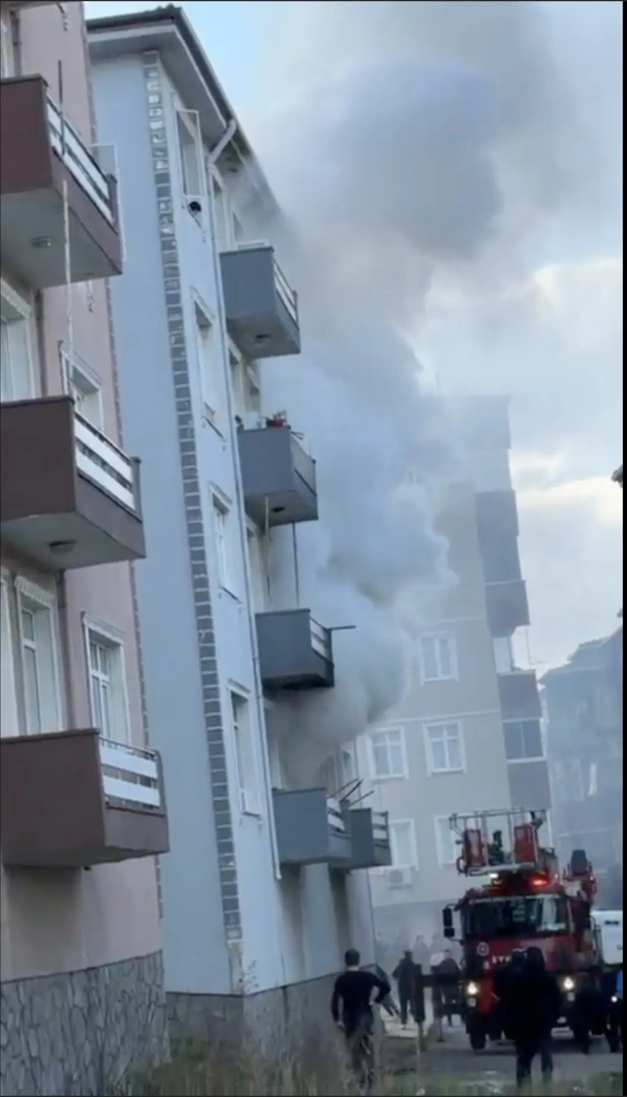 Evde mahsur kaldı, alevlerden kurtulamadı! Yatalak adam kedisiyle birlikte can verdi 3