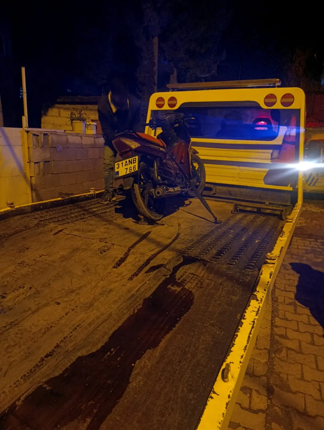 Hatay’da motosiklet üzerinde tehlikeli dakikalar! Çocuk sürücüye 50 bin TL ceza 3
