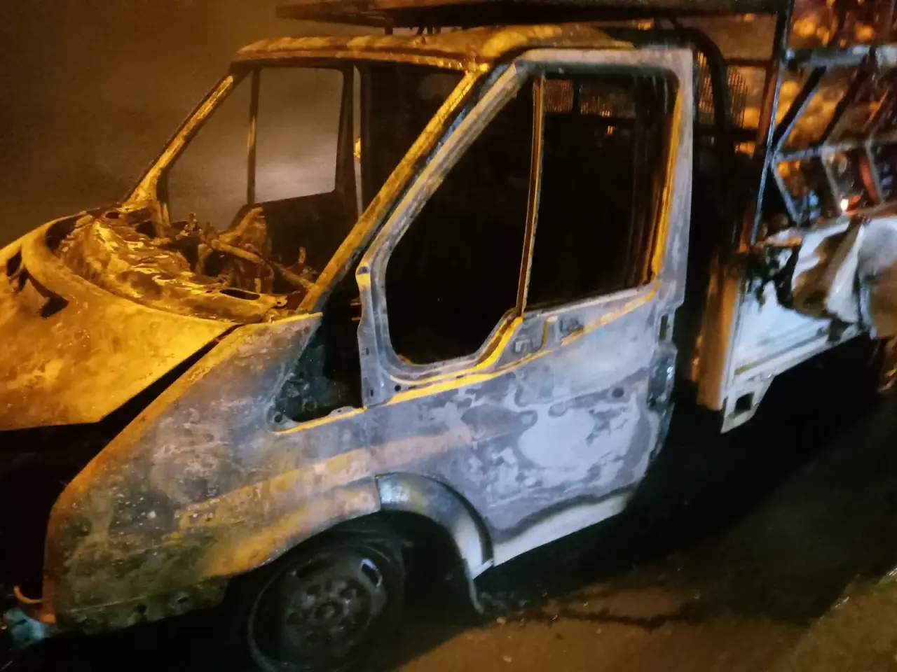 Osmaniye'de korku dolu anlar! Mandalina taşıyan kamyonet alev aldı 2