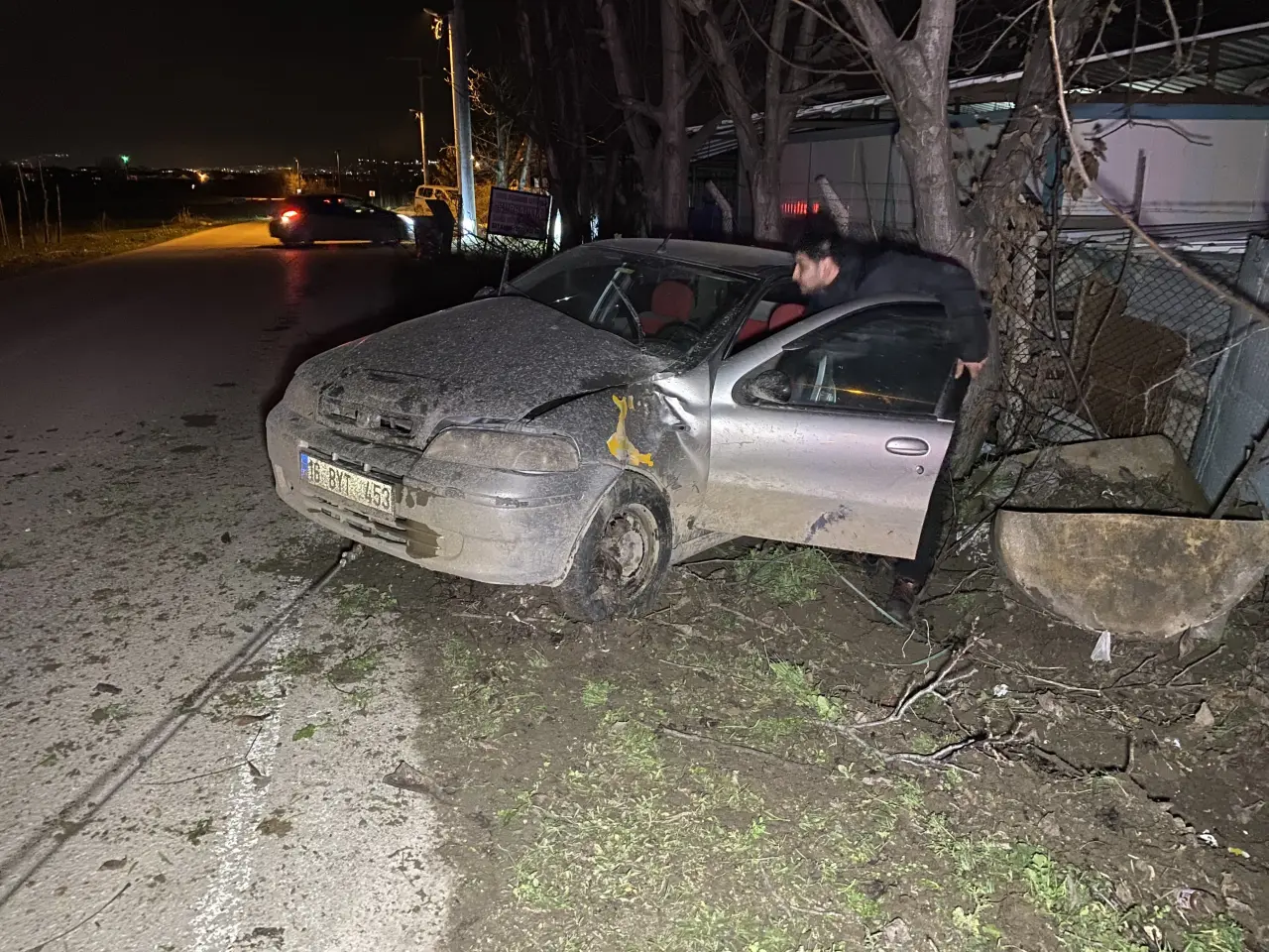 Bursa’da feci kaza! Kontrolden çıkan araçta 4 genç kız yaralandı 2
