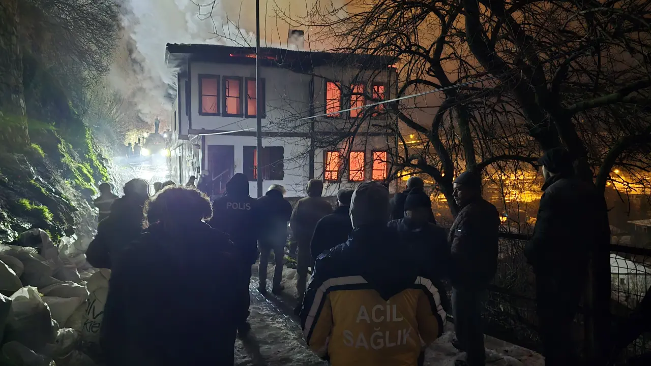 Safranbolu'da 200 yıllık tarihi konak alevlere teslim oldu! 5